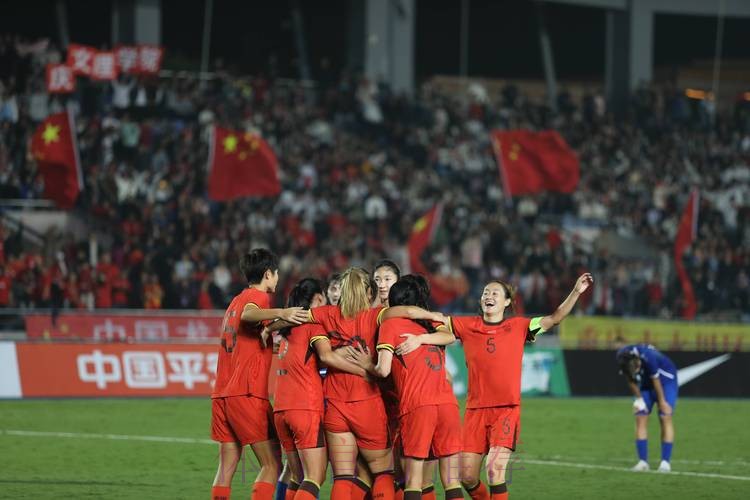 玫瑰再绽放 | 跻身十六强 中国女足全力前进！